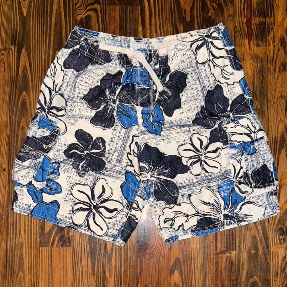 Blue and White Hybrid Swim Shorts w/ Pockets & Tropical Hibiscus Design - 32/34W